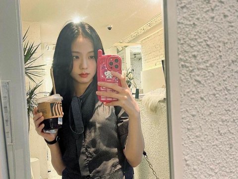 See Jisoo Blackpink's Relaxed yet Stylish Outfit Style