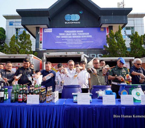 Mendag Zulkifli Hasan Musnahkan Minuman Beralkohol dan Hasil Pengawasan Post Border Senilai Rp7 Miliar