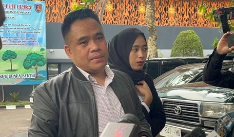 Acong Latief berdalih kliennya menjadi korban karena dipaksa untuk memerankan adegan film dewasa.<br>