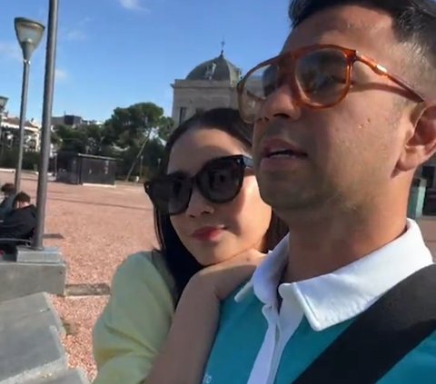 Potret Mesra Raffi Ahmad dan Nagita Slavina Jalan-jalan di Spanyol, Netizen 'Otw Adik Cipung'