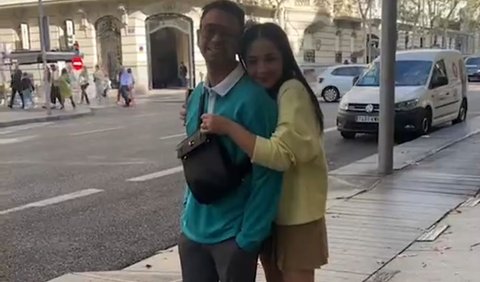 Tak sedikit pula netizen yang menyebut jika perjalanan ke Spanyol ini sekaligus honeymoon.<br>