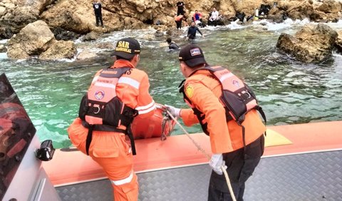 Kepala Kantor Basarnas Banda Aceh Al Hussain mengatakan, awalnya korban bersama lima rekannya sedang melakukan penyelaman dalam rangka survei terumbu karang di Pulo Tuan.<br>