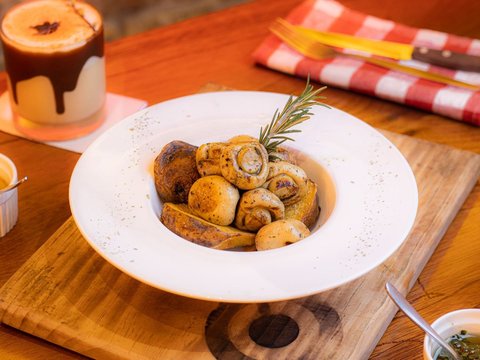 Cooking Simple Restaurant-style Menu at Home, Sautéed Champignon Mushrooms