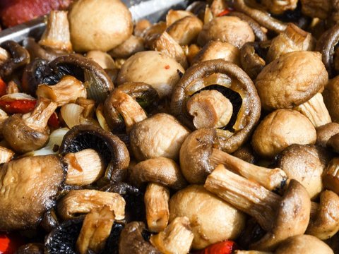 Cooking Simple Restaurant-style Menu at Home, Sautéed Champignon Mushrooms