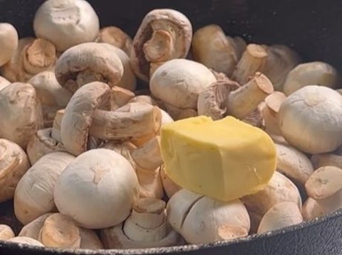 Cooking Simple Restaurant-style Menu at Home, Sautéed Champignon Mushrooms