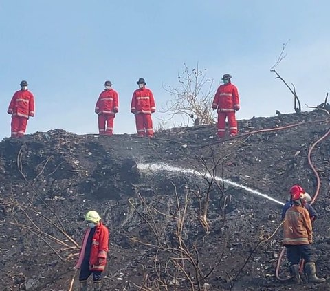 Kebakaran TPA Sampah Putri Cempo Solo Tak Kunjung Padam, Gibran Kerahkan Helikopter Water Bombing