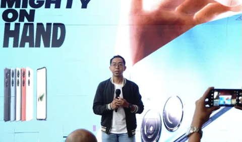 Fitur terbaru yang ditambahkan pada smartphone Zenfone 10 juga adanya smart-key yang merupakan tombol yang dapat digunakan multifungsi, seperti sliding kanan-kini ataupun playback Youtube dan lainnya.