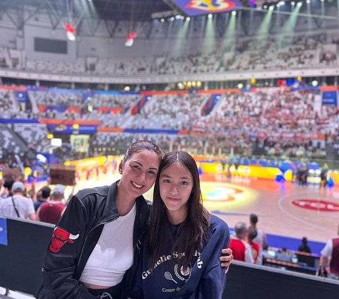 Potret Donna Agnesia dan Sabrina Nonton Pertandingan Basket, Kompak Banget Bak Bestie!