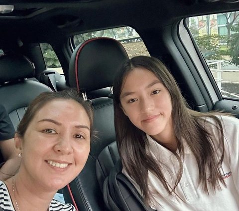 Potret Donna Agnesia dan Sabrina Nonton Pertandingan Basket, Kompak Banget Bak Bestie!