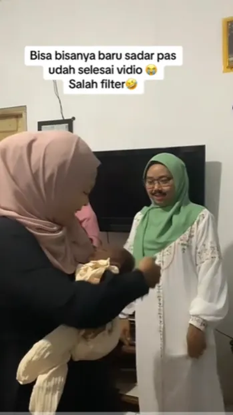 This Woman Forgot to Turn off the Camera Filter When Recording Her Nephew's Aqiqah, the Result is Hilarious