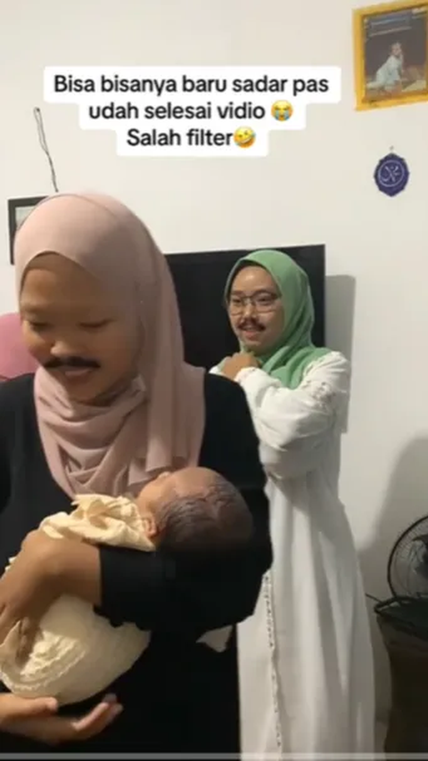 This Woman Forgot to Turn off the Camera Filter When Recording Her Nephew's Aqiqah, the Result is Hilarious