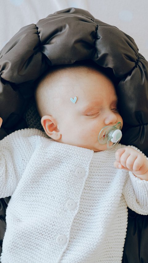 Membedakan antara kantuk dan kelelahan pada bayi adalah langkah penting dalam menjaga kesehatan mereka.