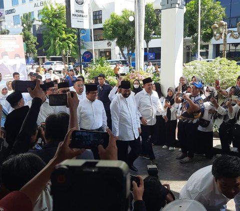 Kompak Berbaju Putih, Anies dan Cak Imin Disambut Teriakan Presiden