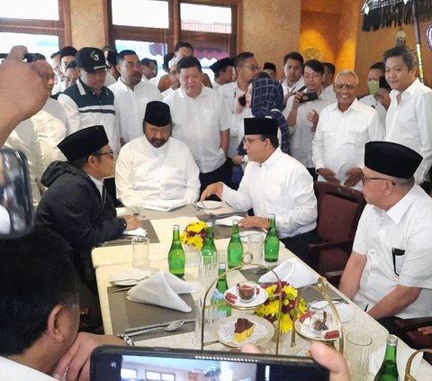 Kompak Berbaju Putih, Anies dan Cak Imin Disambut Teriakan Presiden