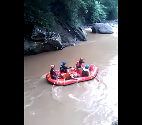 Menguji Adrenalin di Pangcalikan, Tempat Arung Jeram dan Camping Hidden Gems di Sumedang