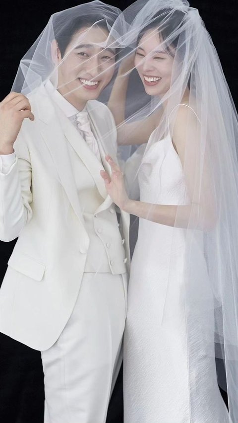 Aktor Ganteng Yoon Park dan Kim Soo Bin Melepas Masa Lajang, Happy Wedding Lovebirds!