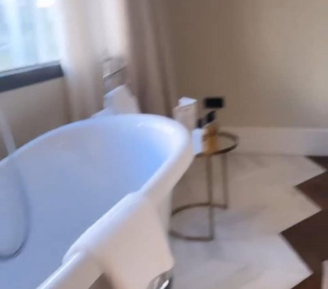 Potret Kamar Hotel Mewah Tempat Menginap Raffi Ahmad dan Nagita Slavina di Madrid, Ada Bathtub di Samping Ranjang