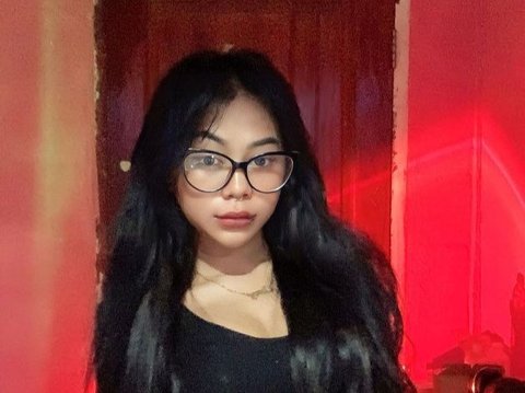 Dulu Sempat Diejek, 8 Foto Terbaru Cimoy Montok Makin Cantik dan Seksi