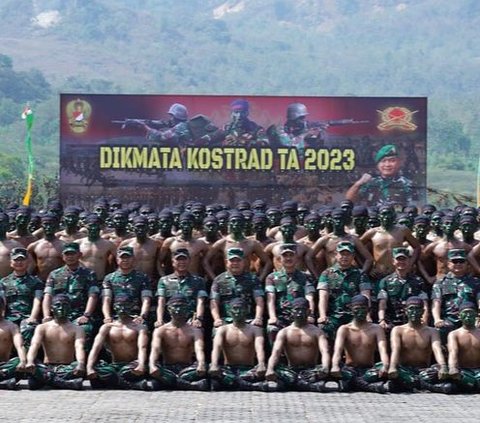 Sebanyak 549 orang prajurit siswa Pendidikan Pertama Tamtama (Dikmata) Khusus Kostrad mengikuti pelatihan di  Pusat Pendidikan Infanteri Pussenif (Pusdikif Pussenif) Cipatat, Bandung, Jawa Barat.