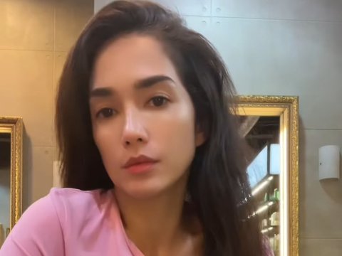 10 Potret Cantik Ussy Sulistiawaty Tampil dengan Rambut Baru, Netizen 'Ibu 5 Anak Lho'