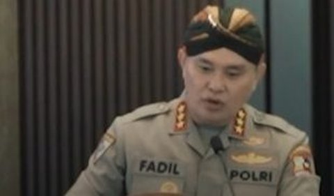 Dalam video, Fadil mengenang pesan yang disampaikan Irjen Mathius Salempang padanya saat sang jenderal belum pensiun dan masih menjabat sebagai kapolres.