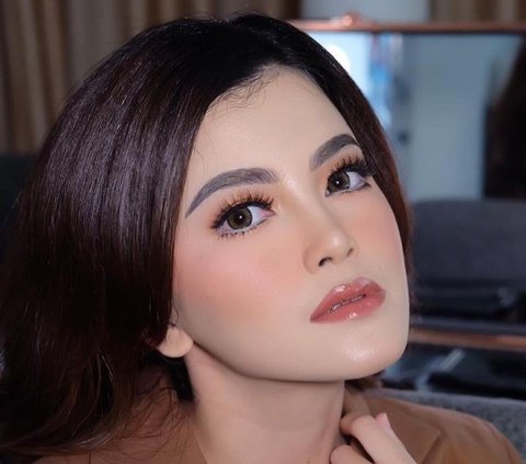 Latest News about Tania Putri, the Actress 'Helen' in the TV Series Kepompong, Becomes a Hot Mama who Looks Forever Young