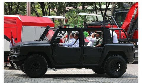 Selain itu, Jokowi juga memuji cara menyetir Prabowo yang disebutnya sangat mulus.