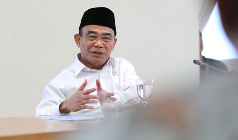 Menko PMK juga mendorong supaya para mahasiswa dan mahasiswi UMI khususnya dari Fakultas Ekonomi Bisnis supaya tidak hanya mengandalkan ijazah dan mencari lapangan pekerjaan.<br>