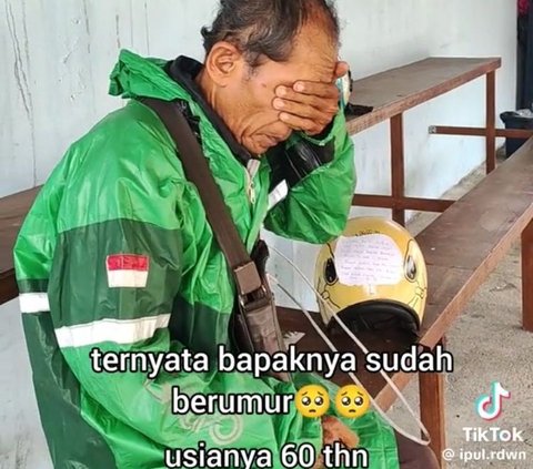 Rupanya, driver ini memang sudah tak lagi muda. Usianya sudah menginjak 60 tahun, namun tetap harus bekerja untuk keluarganya. Karena itu juga, anaknya juga merasa cemas pada bapaknya.