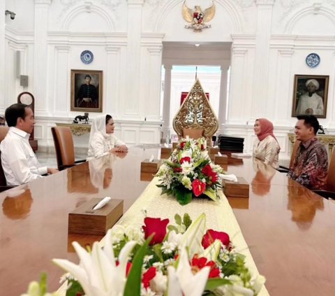 Ajudan Ibu Negara, Kapten TNI Sandhyca Putrie bakal menikah dengan pria pujaan hatinya. Dia pun memberitahukan kabar bahagia itu kepada Presiden Joko Widodo dan Iriana di Istana.