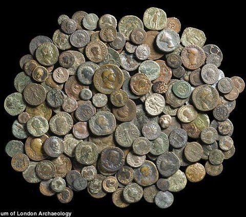 Pria Yunani Temukan Harta Karun Zaman Romawi di Halaman Rumahnya,  Ada Kepingan Batu Nisan Muslim