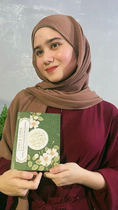 Potret Tissa Biani Berbalut Hijab saat Ikut Kajian Ummi Pipik