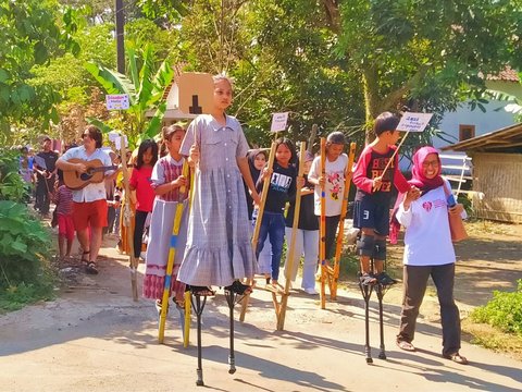 Mengenal Komunitas Tanoker, Berdayakan Kampung Buruh Migran Jember hingga Dikenal Dunia