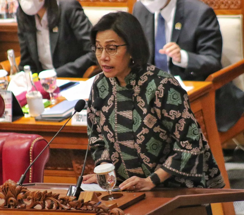 Sri Mulyani menuturkan, tren positif konsumsi dalam negeri perlu dijaga, mengingat tren ekspor Indonesia mulai mengalami perlambatan, hal ini ditandai dari neraca ekspor tahun 2022. 