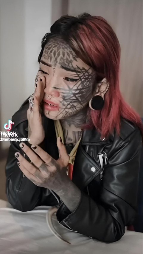 Appearance of Mondy Tatto After Admitting to Being a Victim of Sexual Harassment
