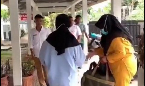 Kisah Dokter Lulusan Luar Negeri, Rela Pulang ke Indonesia Mengabdi di Pulau Terpencil