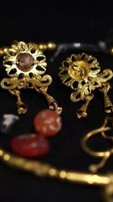 Setumpuk Perhiasan Emas Berusia 1800 Tahun Ditemukan Dalam Peti Mati Gadis Romawi, Diyakini Jadi Pelindung di Akhirat
