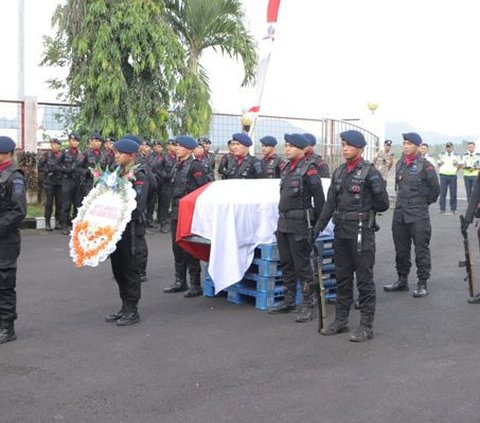 Gugurnya korban saat menjalankan tugas tersebut membuat Agung mendapat kenaikan pangkat luar biasa anumerta dari Briptu menjadi Brigpol anumerta dari Kapolri.<br>