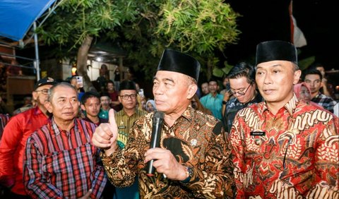 Menko PMK didampingi oleh Pj Gubernur Sulbar Zudan Arif  Fakrulloh, Bupati Polewali Mandar Andi Ibrahim Masdar, jajaran forkopimda, dan jajaran pejabat Kemenko PMK<br>