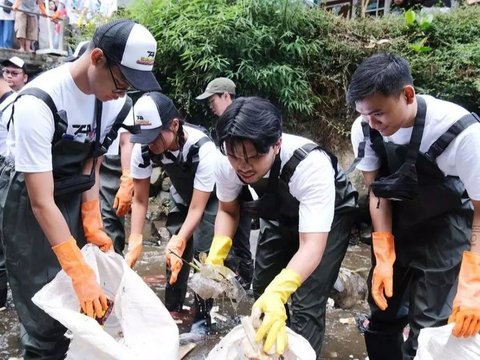 Makin Tunjukkan Kedekatan dan Bikin Baper Netizen, Potret Aaliyah Massaid dan Thariq Halilintar Bersihkan Sampah Kali