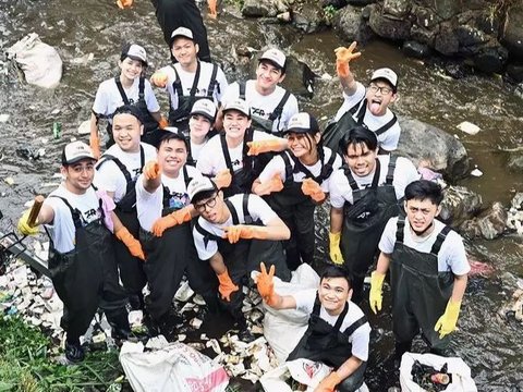 Makin Tunjukkan Kedekatan dan Bikin Baper Netizen, Potret Aaliyah Massaid dan Thariq Halilintar Bersihkan Sampah Kali