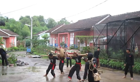 Filosofi persatuan dalam Ngagotong Lisung