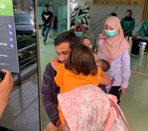 Siswi SD yang Matanya Ditusuk hingga Buta Jalani Scan MRI Kepala di RS Surabaya