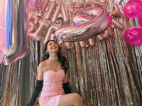 Dekorasi Serba Pink, 8 Foto Cantik Dinda Mahira Saat Rayakan Ulang Tahun Ke-19