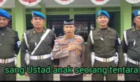 Meski berlatar belakang keluarga militer, Iptu Atmal Fauzi sempat menempuh pendidikan di Pondok Pesantren di Kota Palu.