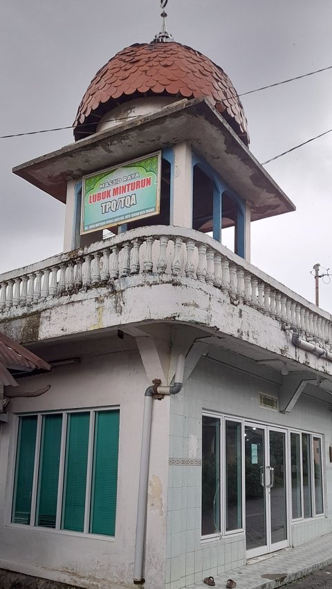 Seperti diberitakan, peristiwa nahas ini terjadi di Masjid Raya Lubuk Minturun, Kecamatan Koto Tangah, Kota Padang, Provinsi Sumatera Barat, pada Senin (18/9).