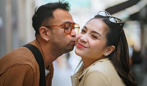 Momen mesra Raffi Ahmad dan Nagita Slavina di Spanyol mencuri perhatian rekan artis di tanah air. Salah satunya Kiky Saputri<br>