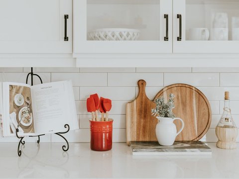 Transforming a Narrow and Cluttered Kitchen into an Aesthetic Space, Focusing on the Garden-like Roof Vibes