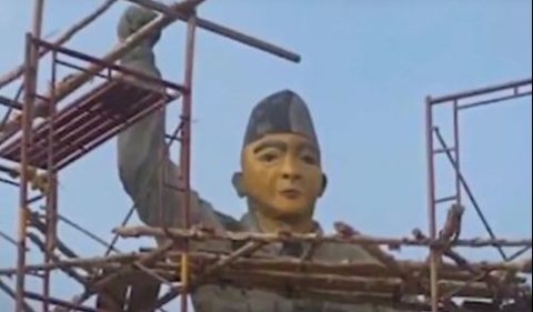 Banyak menilai patung tersebut sangat tidak mirip dengan Bung Karno. Badannya gempal, wajahnya tampak tembem.<br>