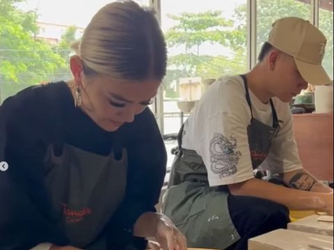 Agnez Mo Berbagi Foto Mengenakan Gaun Pernikahan dan Menunjukkan Kemesraan dengan Pacarnya, Serta Klarifikasi Soal Nikah